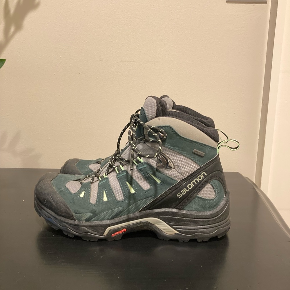 Salomon Quest Prime GTX hiking boots, women’s size 9, excellent condition